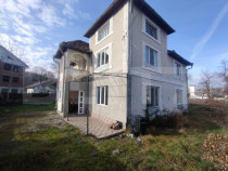 Casa cu 6 camere pe 2 nivele cu 150 mp utili si 1000 mp de t