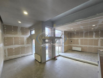 Spatiu comercial cu inaltime mare si curte proprie in Manast
