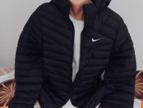 Geaca baieti/ barbati de la Nike.