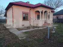 Casa renovata in Piscu Sadovei, 70 mp utili, 2200 mp curte