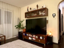 Vând apatament 3 camere - Târgu Mures, zona Dâmbul Pietros