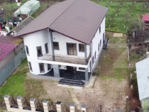 Liniște, spațiu și eleganță &ndash; casă superbă l&acirc;ngă