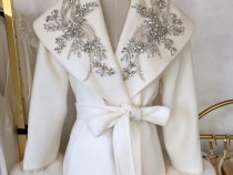 Palton damă elegant cu detalii