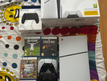 PlayStation 5 cu 2 controlere