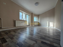 Apartament 3 camere decomandat &ndash; 300 m Metrou Aparatori...