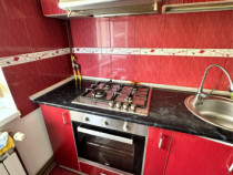 Apartament cu 3 camere decomandat zona Cotu Mic