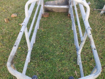 Vand boxe fătare scroafe