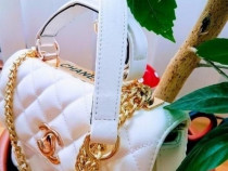 Geantă Chanel cu mâner logo metalic auriu, Franta