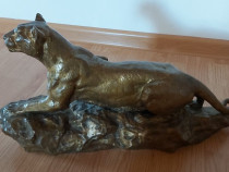 Statueta originala din bronz: leoaica, semnata de H.PEYROL