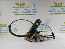 Broasca incuietoare stanga spate a2047302135 Mercedes-Benz C