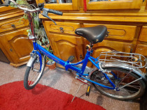 Bicicleta albastră