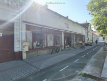 Casa la principala cu spatiu comercial in SANTANA 