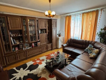 Ap 3 cam, dec, cu balcon, Str. D. Leonida. Preț 56.000 eur, neg