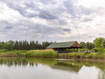 Motel, camping, piscina si lacuri de pescuit pe un teren de
