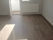 Vand apartament cu 2 camere in Deva, Centrofarm in P-uri (Lidl), et. 2