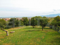 Teren cu râu și vedere panoramică