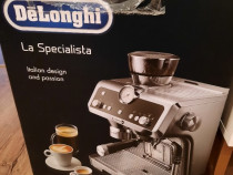 Vand expresor DeLonghi nou