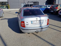 Vând scoda Fabia anu 2005 motor 1.2 bezina