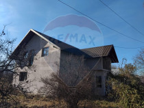 Casă cu teren la tara