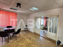 Spatiu birouri 3 balcoane si o terasa in Sibiu 120 mp zona C