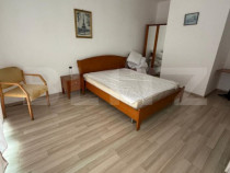 Casa de inchiriat, 10 camere, 300 mp, zona Spitalul Judetean