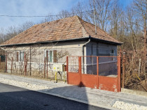 Casă – 70 mp, cu teren 800 mp, utilități, zonă liniștită, Tarnaveni