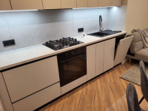 Va propunem spre inchiriere un apartament situat in zona Carierei