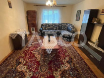 Casa traditionala de vanzare cu curte si anexe in Rasinari