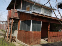 Casa Lacu Sarat, 2 camere, caramida, St-530 mp