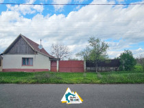 Casă cu 2 camere în stil tradițional, în Iratoșu