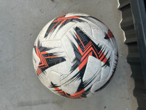 4mingii de fotbal și 2mingii de baschet