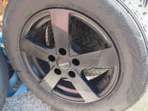 Janta Nissan Qashqai cu cauciucuri