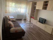 Apartament cu 3 camere, 2 bai, decomandat, etajul 2, cent...