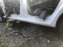 Prag stanga tabla Skoda Rapid Berlina 2014