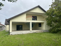Casă / Vilă cu 4 camere de vânzare în zona Central