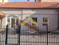 Casa cu 3 camere de in centrul Aradului