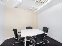 Alăturați-vă unui mediu de co-working cooperativ în Regus Charles de