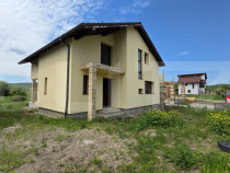 Casă spațioasă de v&acirc;nzare, cu 4 camere, 150 mp, Bistrita