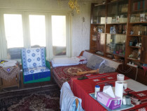 Apartament 3 camere, decomandat, 1 Mai vizavi de Spitalul Nr
