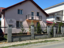 Casă de vânzare în Dumbrăvița – locație centrală