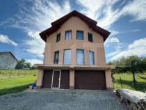 Casă de v&acirc;nzare 140 mp, 5 ari teren, garaj interior &ndash; zo