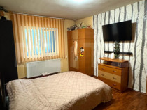 Apartament de vanzare, cu 2 camere, decomandat, zona Bartolo