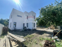 Casă / Vilă cu 4 camere de v&acirc;nzare &icirc;n zona Nord