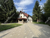 Cabana cu 7 camere 7 bai si teren 1000 mp in Avrig zona Mlac