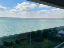 Apartament 3 camere de vanzare, vedere frontală către lac,