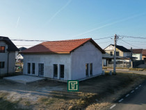 Casa nouă cu 3 camere cu posibilitate de extindere &icirc;n F&acirc;nt&acirc;nele