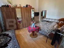 Apartament 2 camere + curte proprie și parcare – zona ext