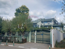 Casă / Vilă cu 10 camere de v&acirc;nzare &icirc;n zona Central