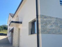 OPORTUNITATE! Casă cu 4 camere la intrare în Dezmir!