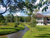 Casa cu 5 camere, 116 mp+teren 83 ari +lac de pesti, zona B